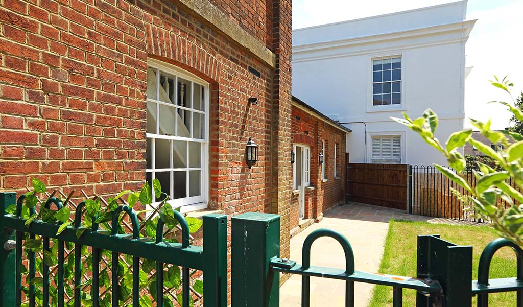  Patrick Gardner Shearburn Lodge front