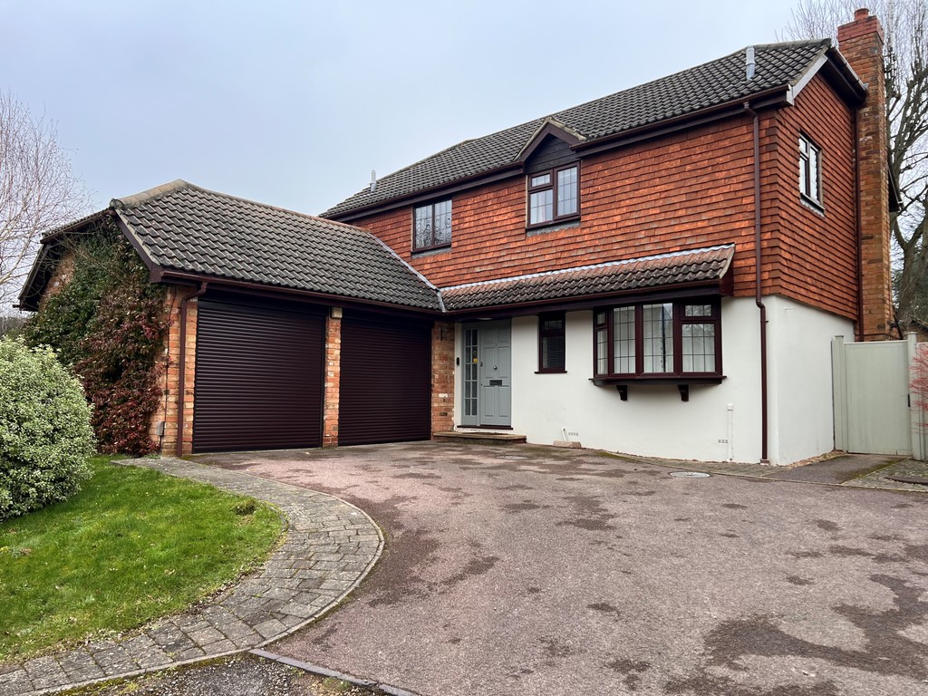 ASHWOOD PARK, FETCHAM, KT22