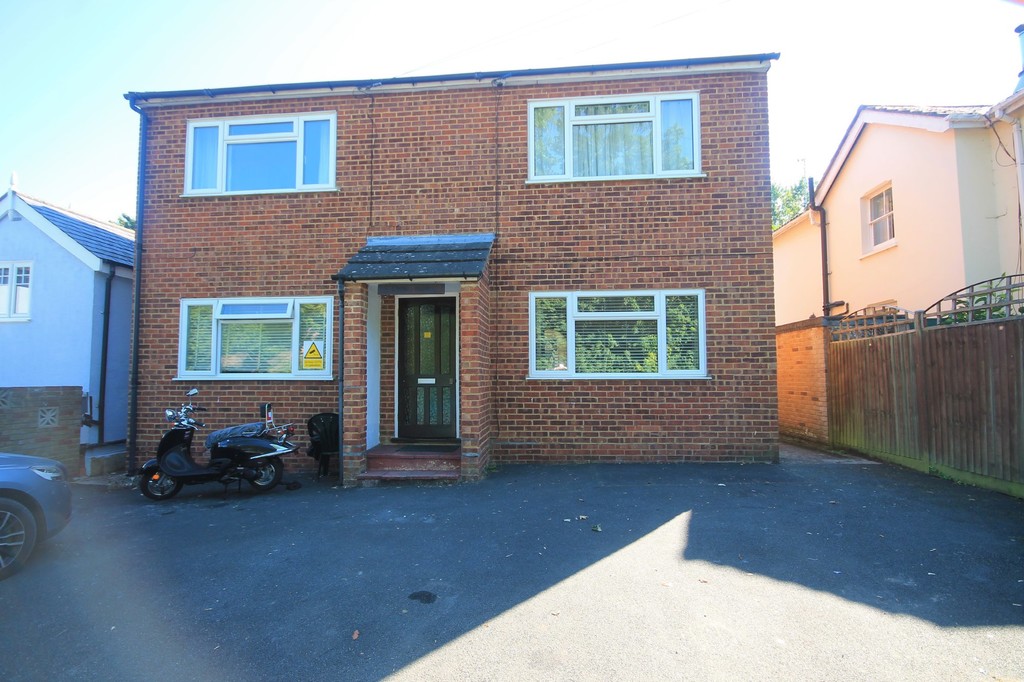 OLD STATION APPROACH, LEATHERHEAD, KT22