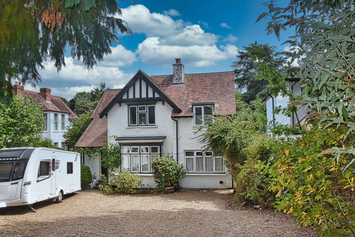 KINGSWOOD ROAD, TADWORTH, KT20 Patrick Gardner