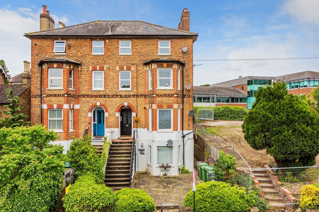 KINGSTON ROAD, LEATHERHEAD, KT22