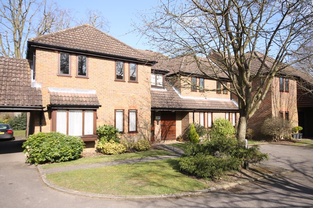 BEECHWOOD PARK, LEATHERHEAD, KT22 Patrick Gardner