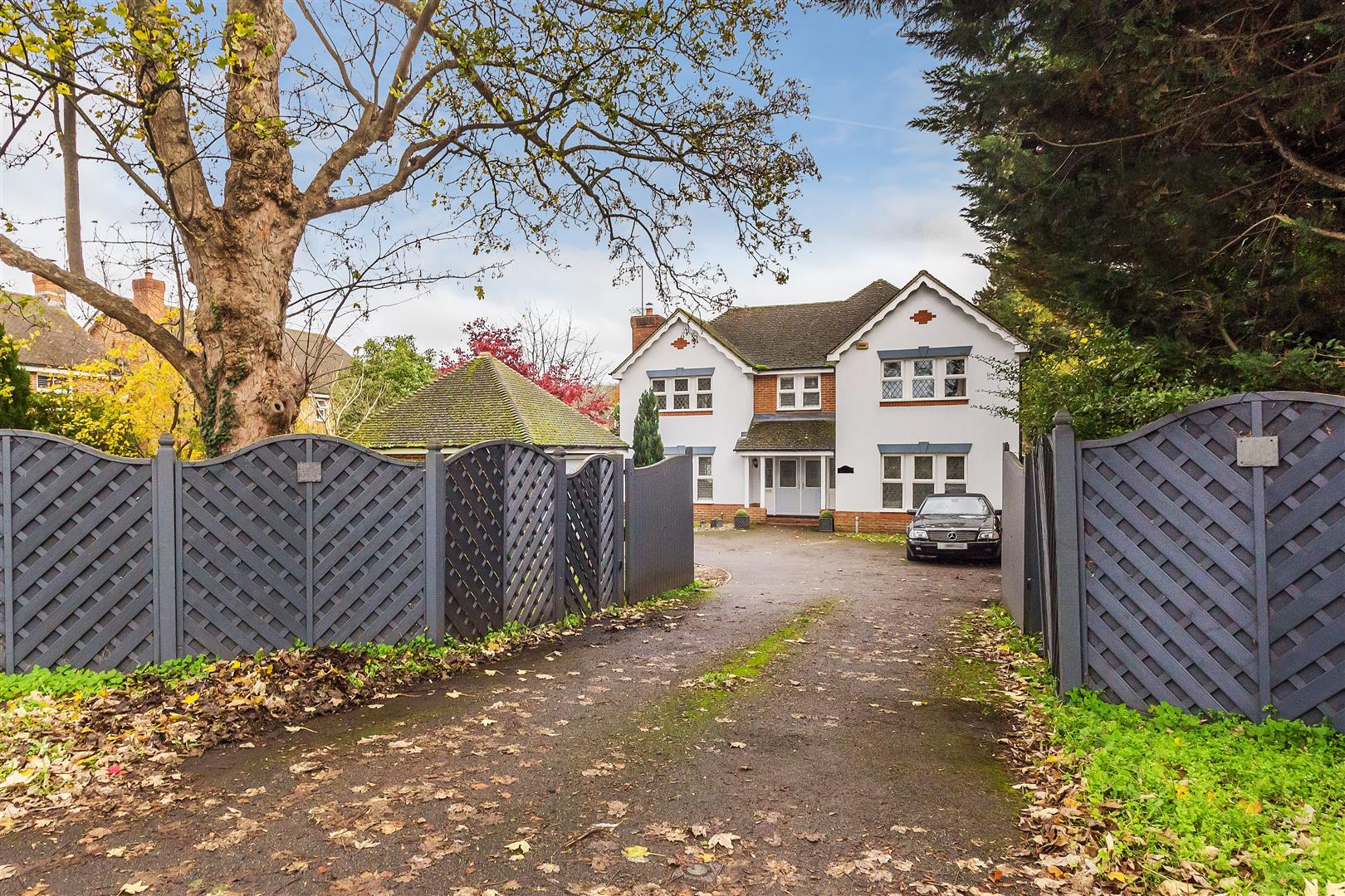 LEATHERHEAD ROAD, LEATHERHEAD, KT22 Patrick Gardner