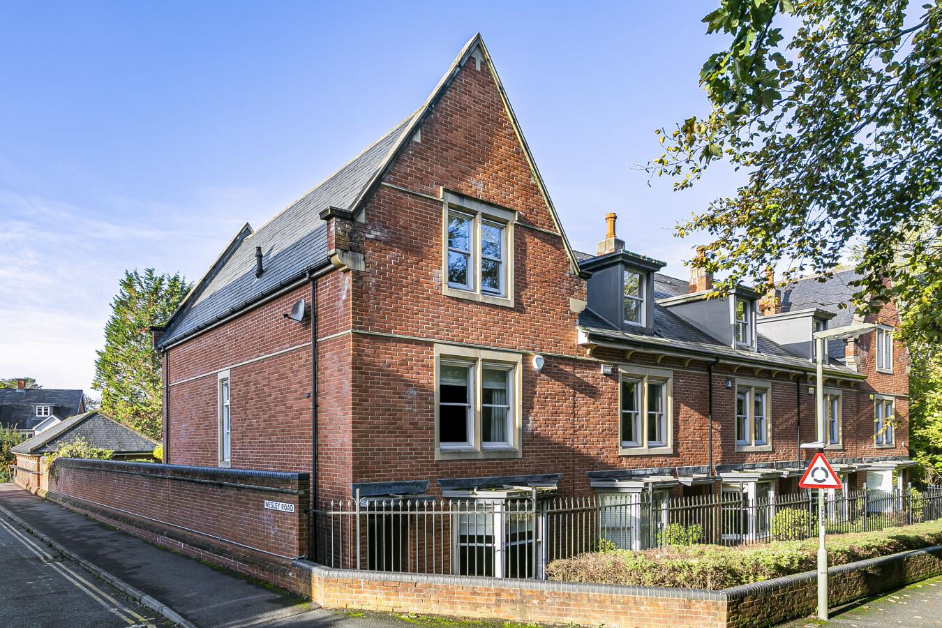 LAVENDER COTTAGES, SOUTH LEATHERHEAD, KT22 Patrick Gardner