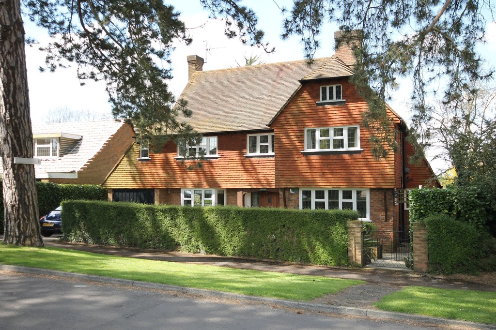 LEATHERHEAD, KT22