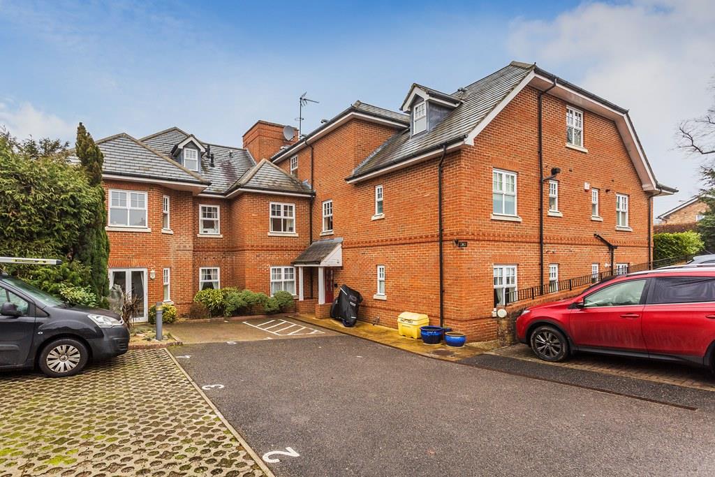 OVERSLEA LODGE, LEATHERHEAD, KT22