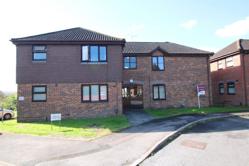 TEAZLEWOOD PARK, LEATHERHEAD, KT22
