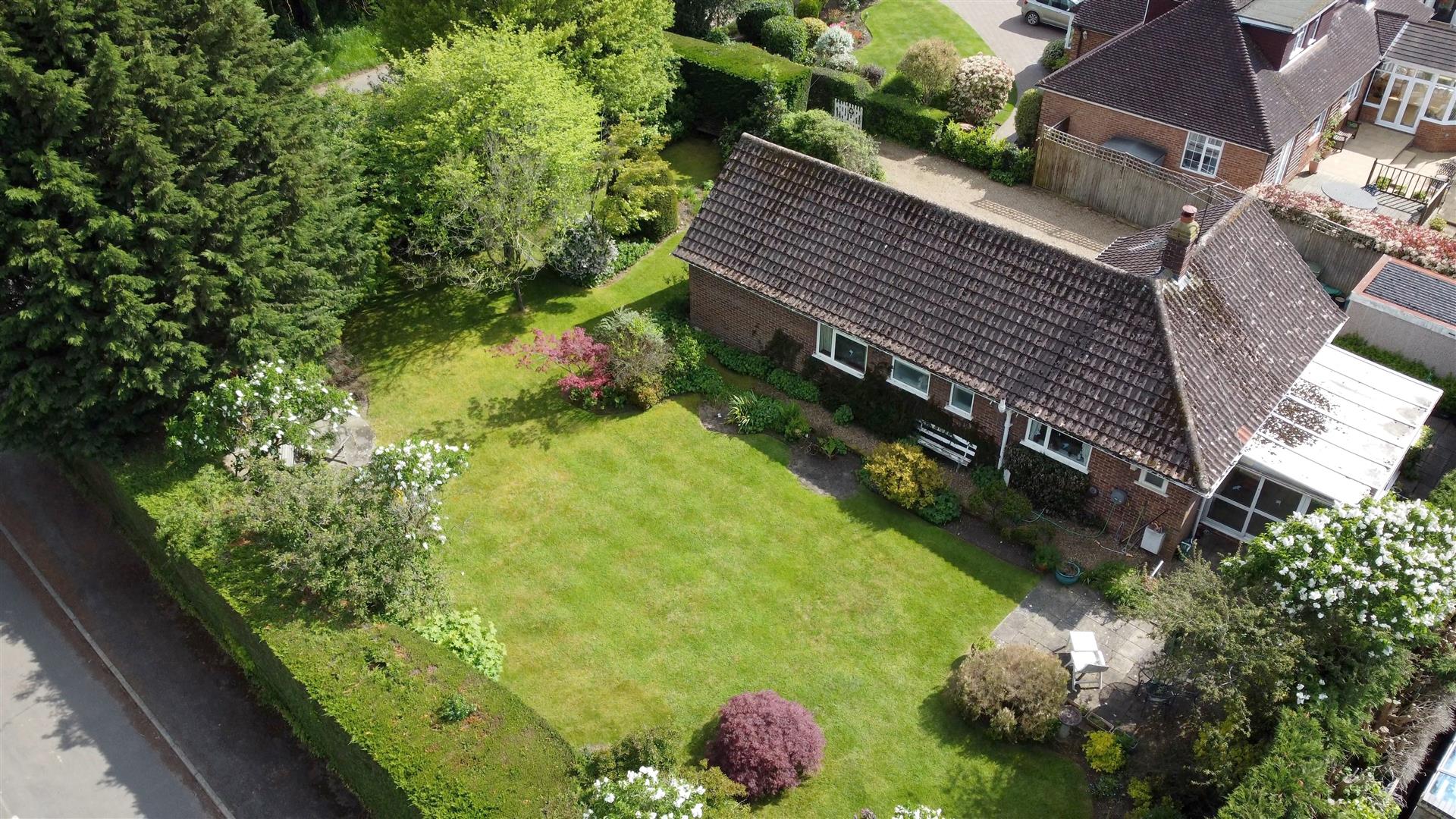 EAST LANE, WEST HORSLEY, KT24 Patrick Gardner