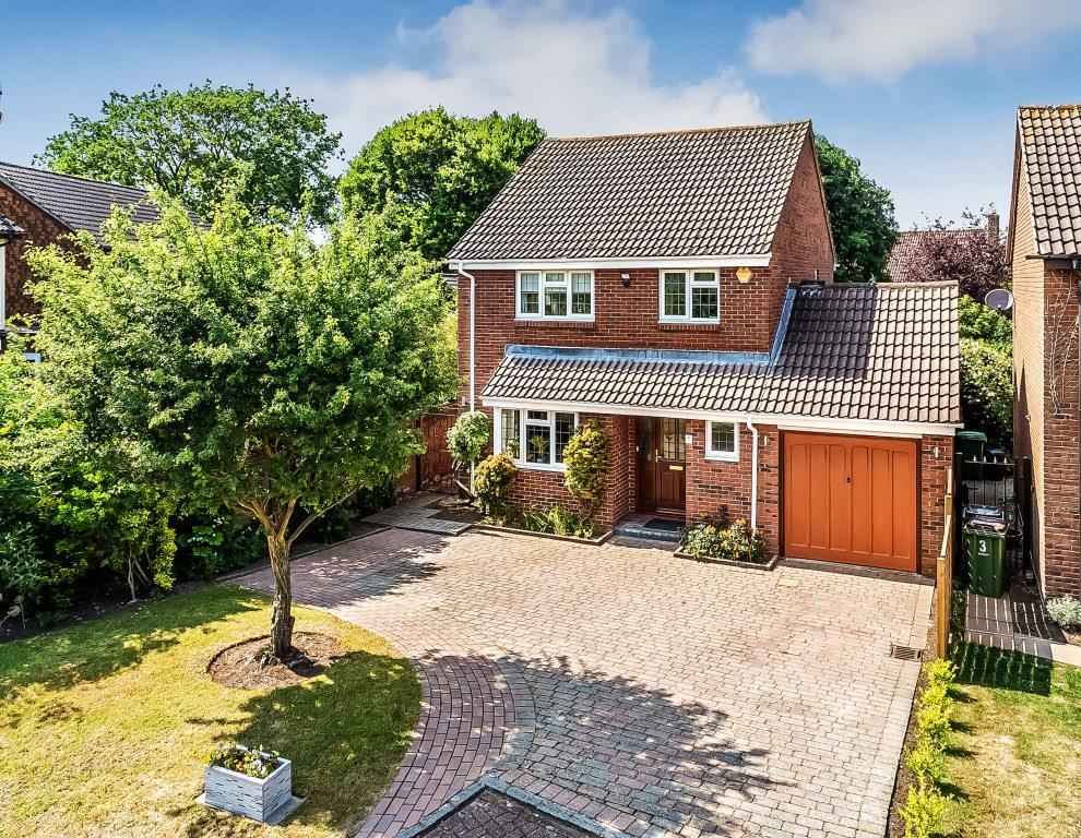 SUMNER CLOSE, FETCHAM, KT22