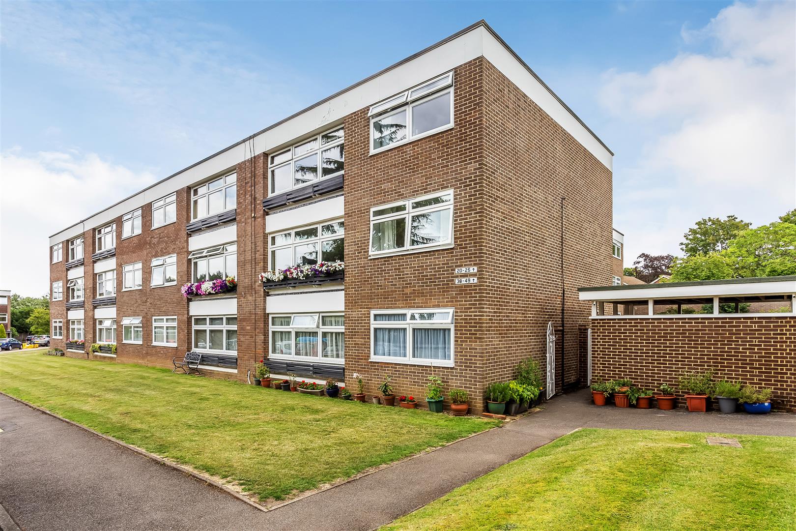 DOWNS HILL ROAD, EPSOM, KT18 Patrick Gardner