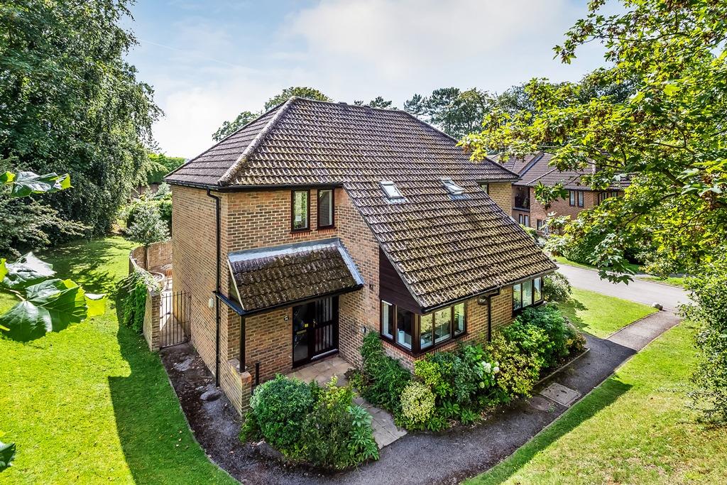 BEECHWOOD PARK, SOUTH LEATHERHEAD, KT22
