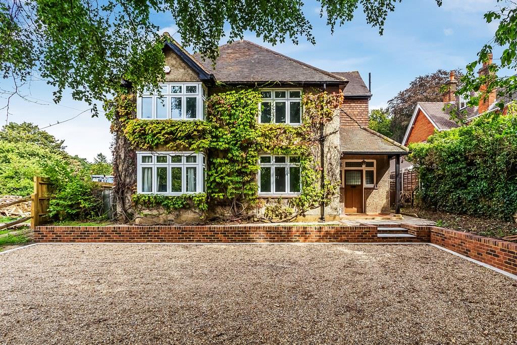 HIGHLANDS ROAD, LEATHERHEAD, KT22