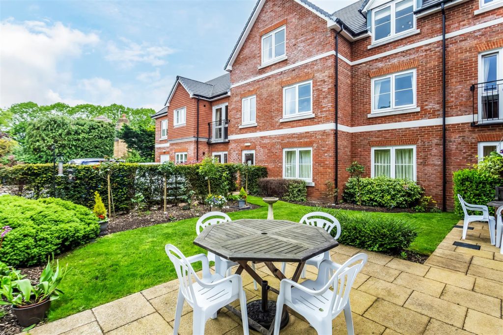 LEATHERHEAD ROAD, ASHTEAD, KT21