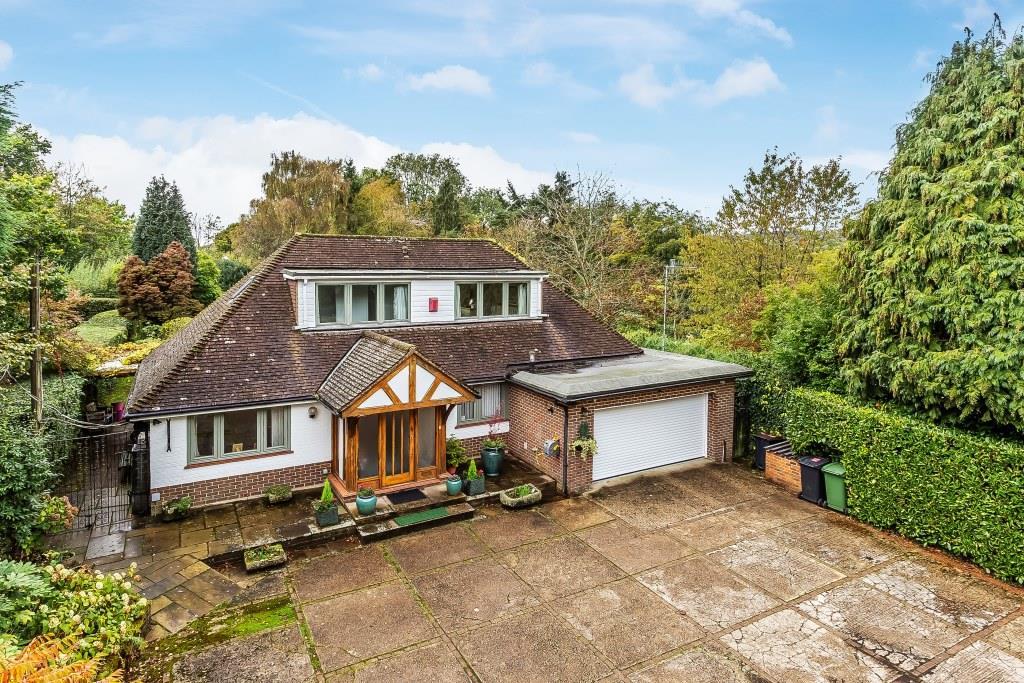 NEWDIGATE ROAD, BEARE GREEN, RH5