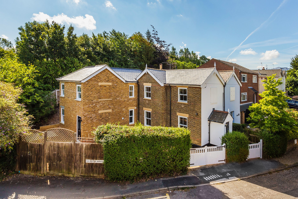 OLD STATION APPROACH, LEATHERHEAD, KT22