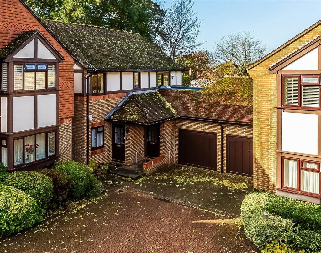 LEATHERHEAD ROAD, ASHTEAD, KT21