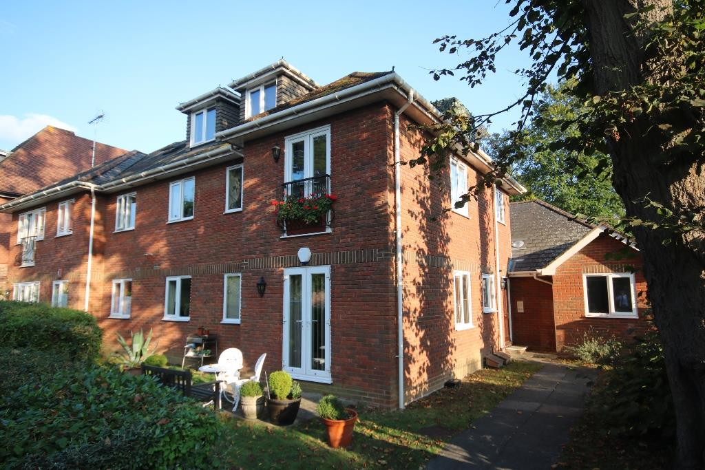 EPSOM ROAD, LEATHERHEAD, KT22