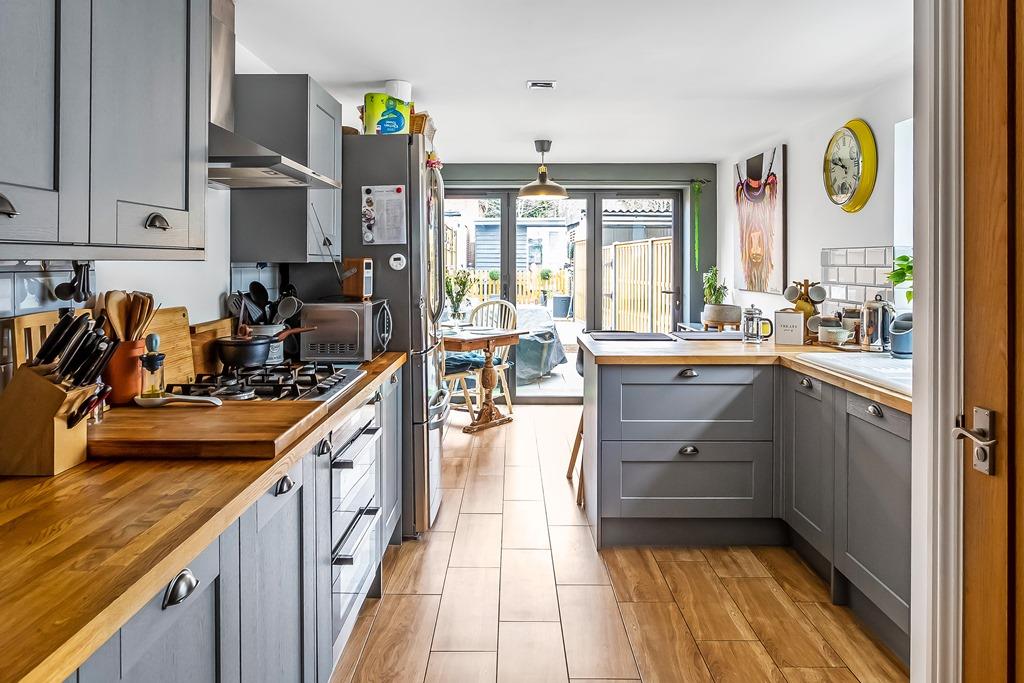 KINGSTON ROAD, LEATHERHEAD, KT22