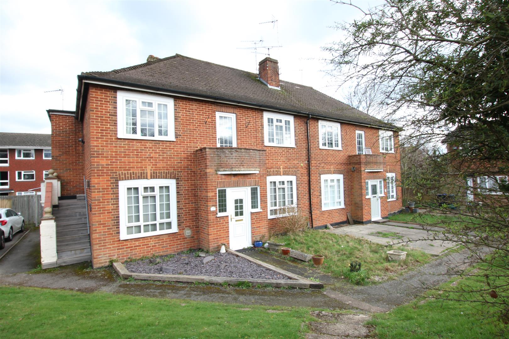 OAKS CLOSE, LEATHERHEAD, KT22 Patrick Gardner