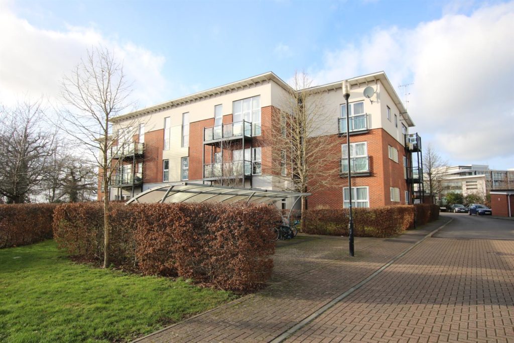 MAPLE COURT, LEATHERHEAD, KT22