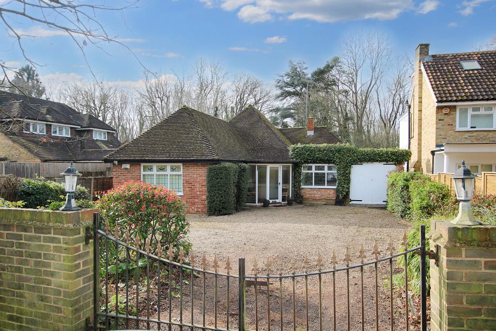 LEATHERHEAD ROAD, OXSHOTT, KT22