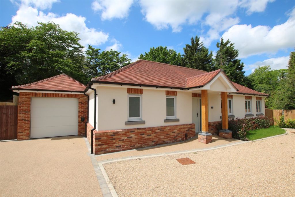 NEW BUNGALOW – JUST OFF THE RIDGEWAY, FETCHAM, KT22