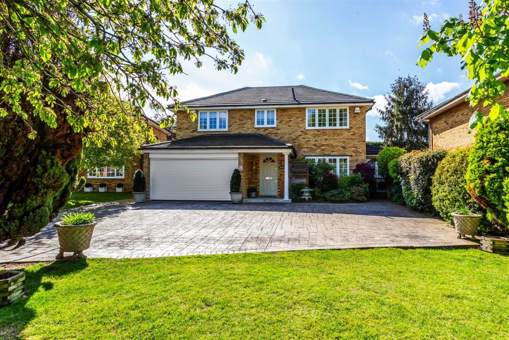 BLADES CLOSE, ASHTEAD/LEATHERHEAD, KT22