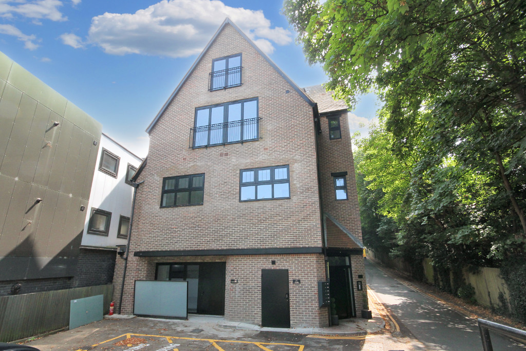 WOLSEY ROAD, ESHER KT10