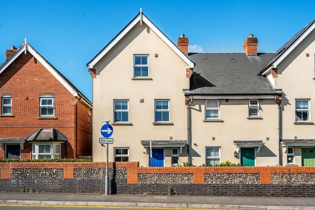 VINCENT GARDENS, DORKING, RH4