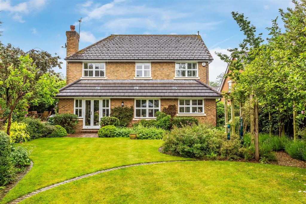 CHESTNUT PLACE, ASHTEAD, KT21