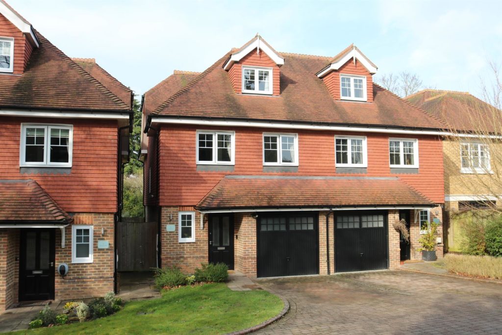 THE WINDMILLS, SOUTH LEATHERHEAD, KT22