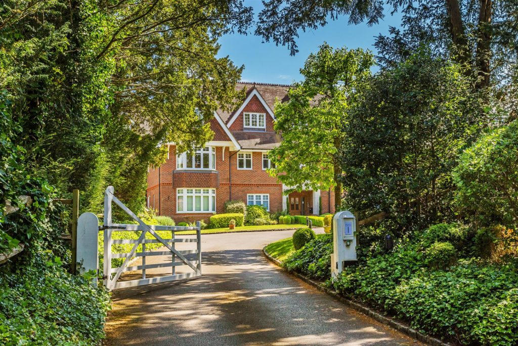 HAWKS HILL HOUSE, FETCHAM, KT22