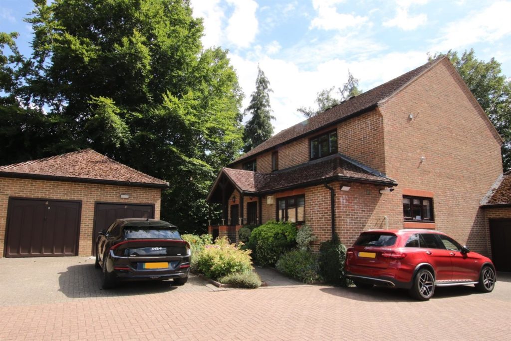 LEATHERHEAD ROAD, ASHTEAD, KT21