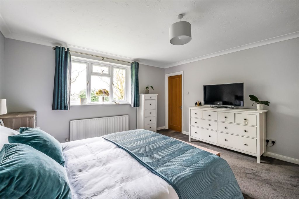 LEATHERHEAD ROAD, ASHTEAD, KT21