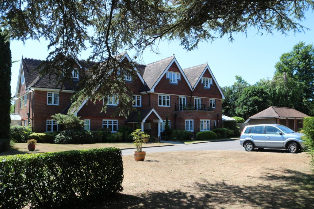 HAWKS HILL HOUSE, FETCHAM, KT22