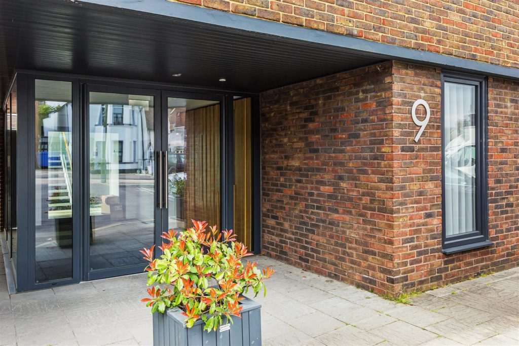 THE STREET, ASHTEAD KT21