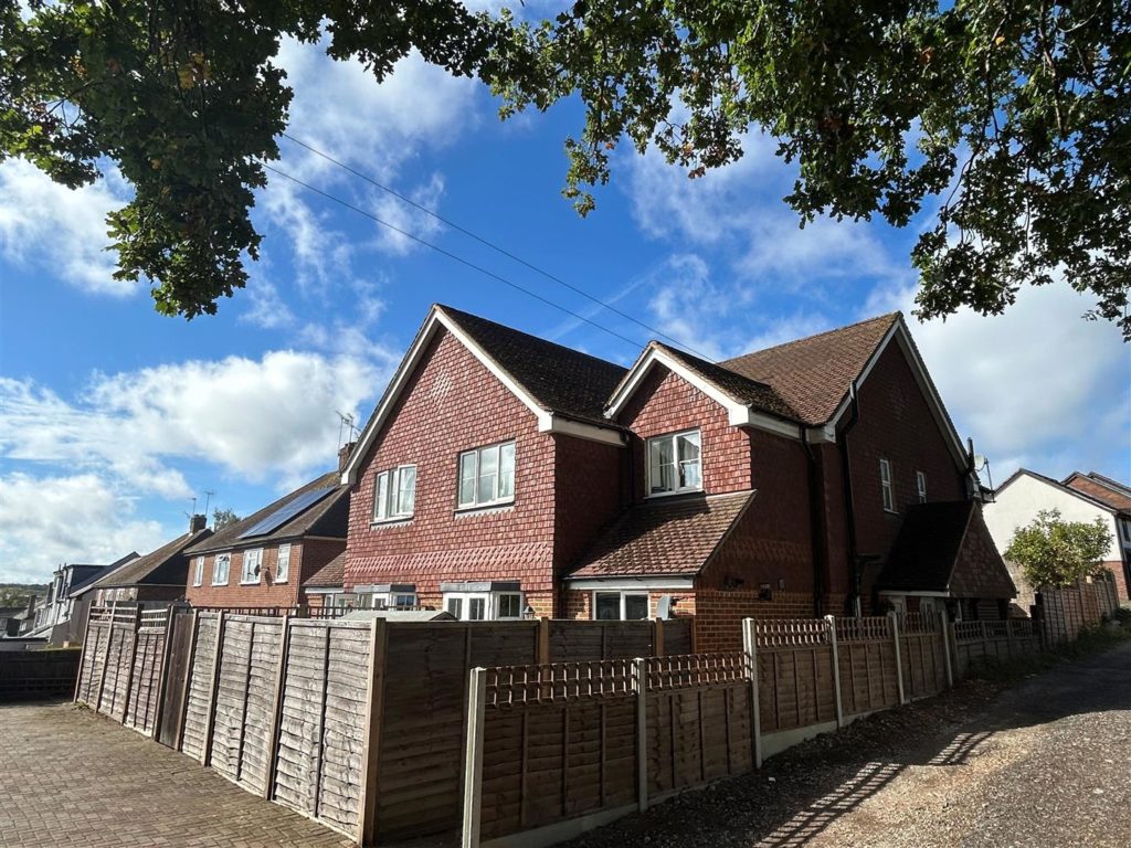 HILLRISE COTTAGE, KINGSTON ROAD, LEATHERHEAD, KT22