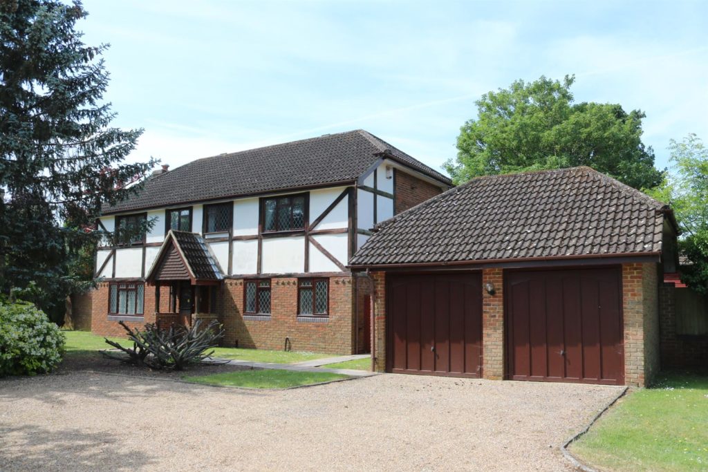 OFF THE MOUNT, FETCHAM, KT22