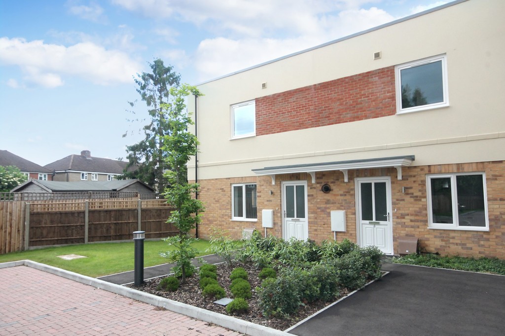 THORNTON CLOSE, LEATHERHEAD, KT22