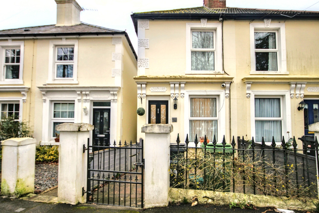 POPLAR ROAD, LEATHERHEAD, KT22 8SB