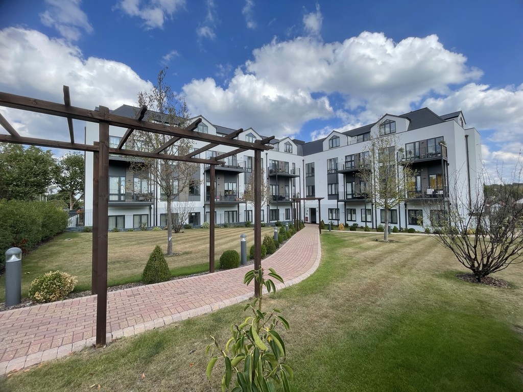 BAY TREE AVENUE, LEATHERHEAD KT22