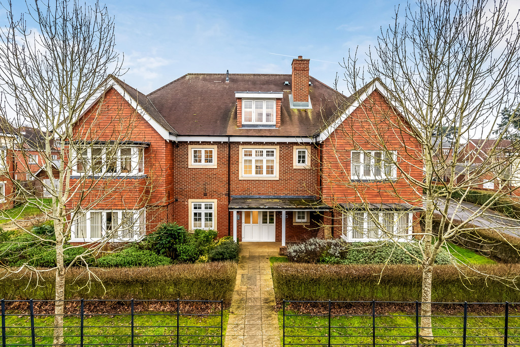 OTTWAYS LANE, ASHTEAD KT21 2FL