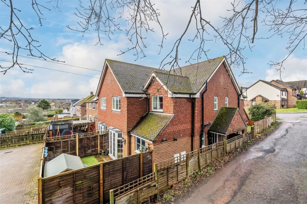 HILLRISE COTTAGE, KINGSTON ROAD, LEATHERHEAD, KT22