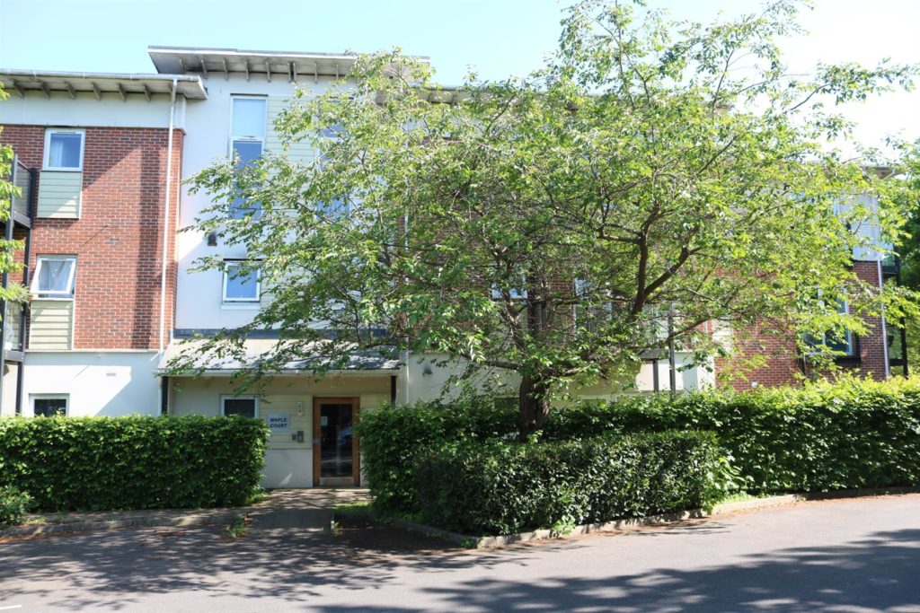 PARK VIEW ROAD, LEATHERHEAD, KT22