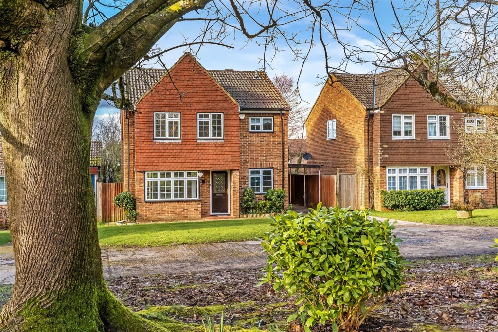 BEAUCLARE CLOSE, ASHTEAD/L’HEAD, KT22