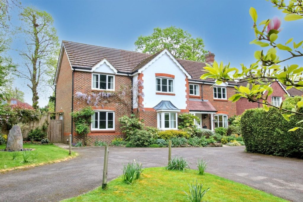 QUARRY GARDENS, LEATHERHEAD, KT22