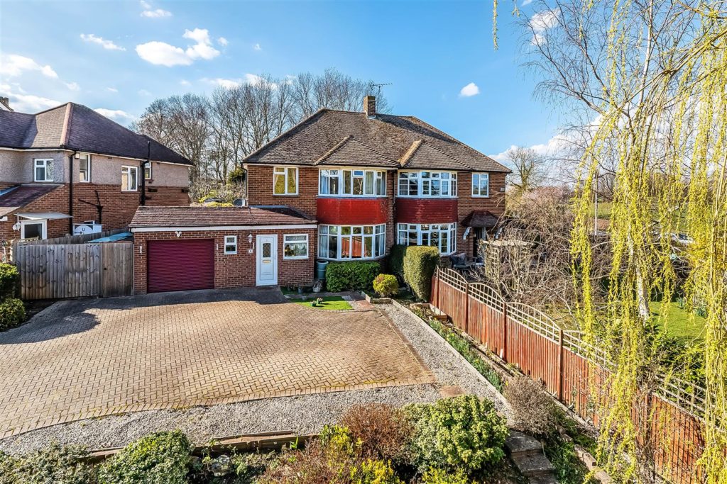 MONKS GREEN, FETCHAM, KT22