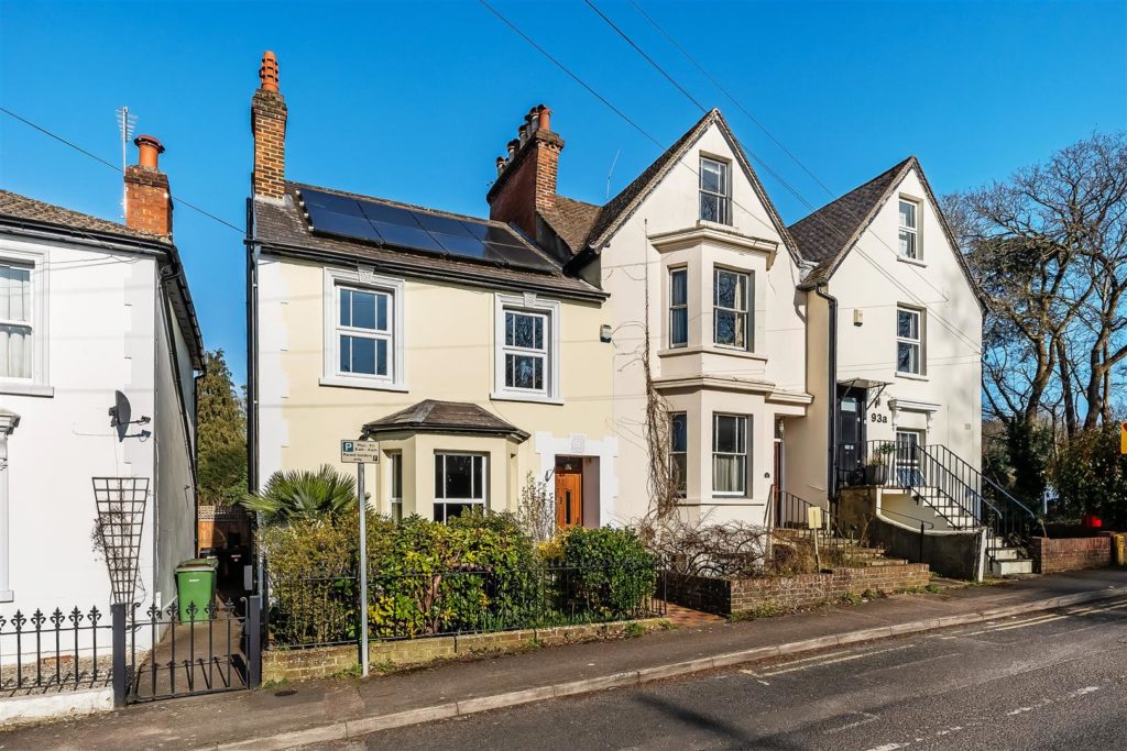 ST JOHNS ROAD, LEATHERHEAD, KT22