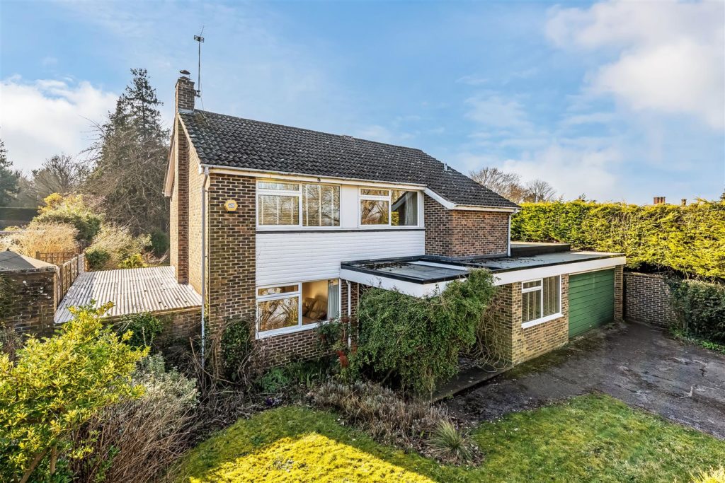 BADINGHAM DRIVE, FETCHAM, KT22