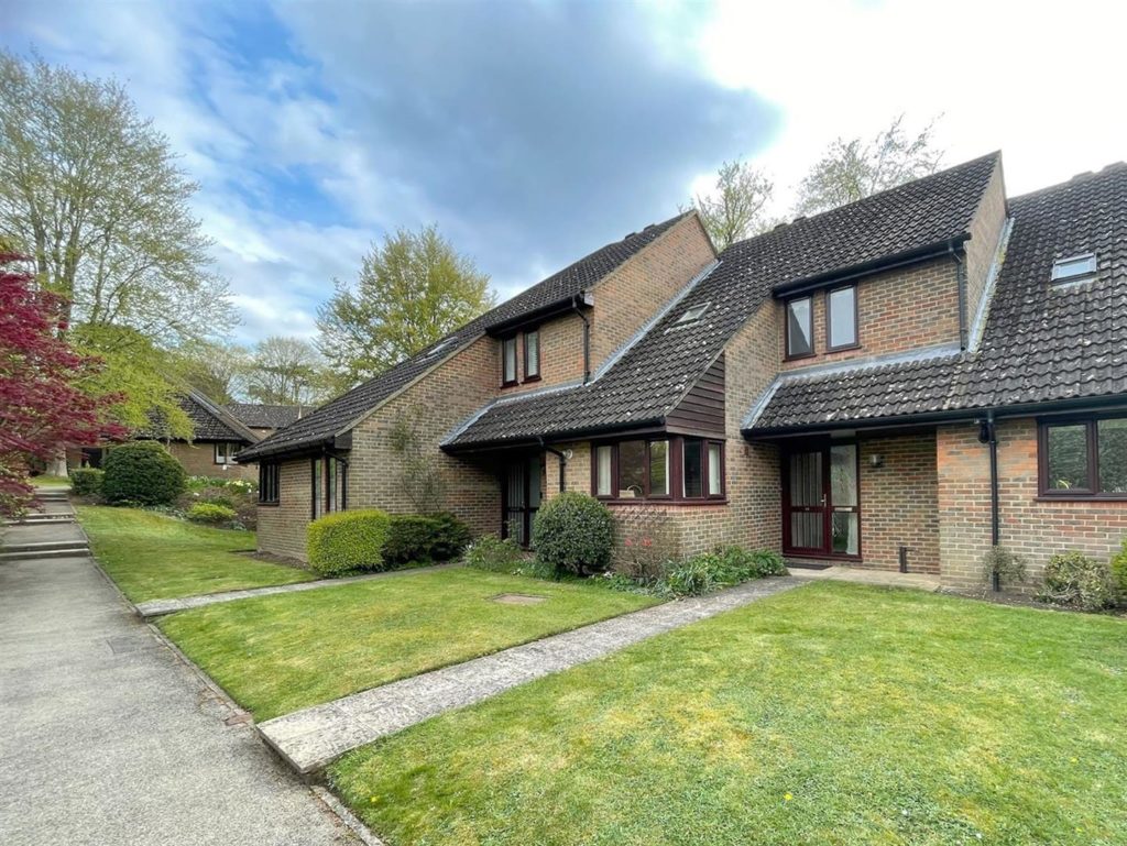 BEECHWOOD PARK, LEATHERHEAD KT22